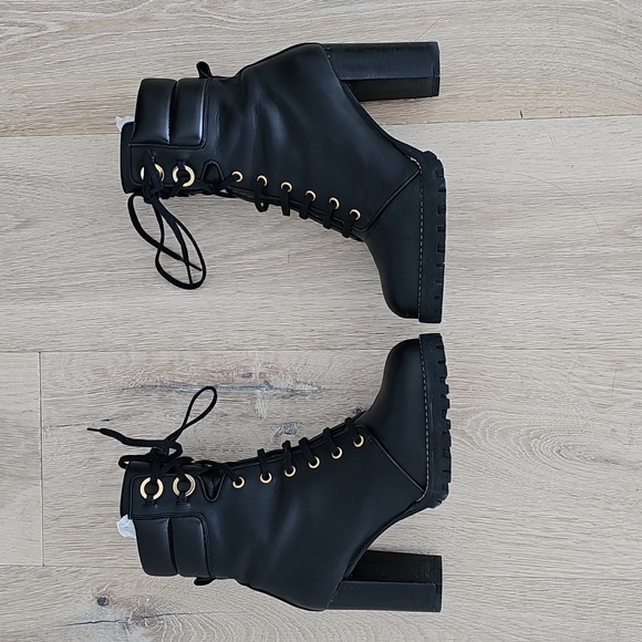 Stuart Weitzman Kingsley Leather Boots - Picture 4 of 7